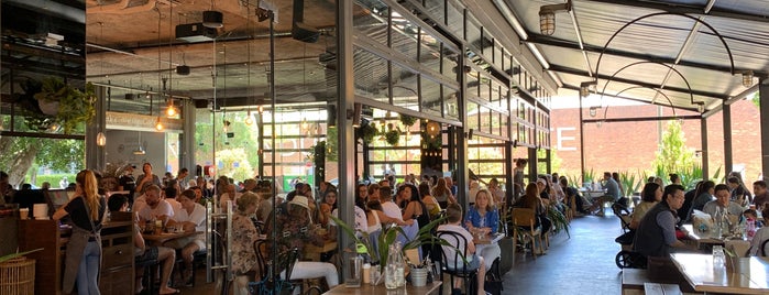 COOH Cafe & Roaster is one of สถานที่ที่บันทึกไว้ของ Harriet.