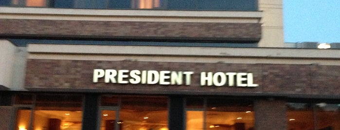 President Hotel is one of Tempat yang Disukai Oliver.