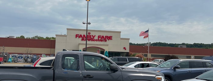 Family Fare Supermarket is one of Lugares favoritos de David.