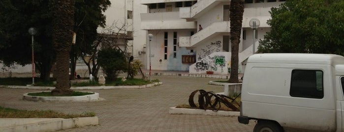 ISBAT - Institut Supérieur Des Beaux Arts de Tunis is one of สถานที่ที่ Seddiq ถูกใจ.