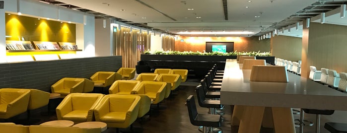 The Qantas Singapore Lounge is one of สถานที่ที่ Thiago ถูกใจ.