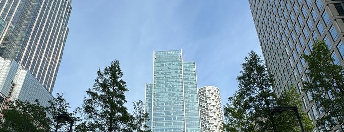 Canary Wharf is one of London.