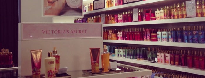 Victoria's Secret is one of Tempat yang Disukai Bill.