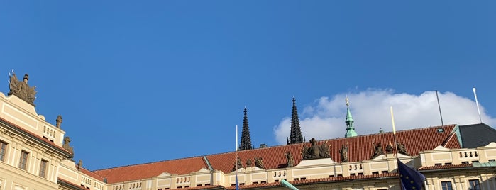 Pražský hrad | Prague Castle is one of สถานที่ที่ Efraim ถูกใจ.