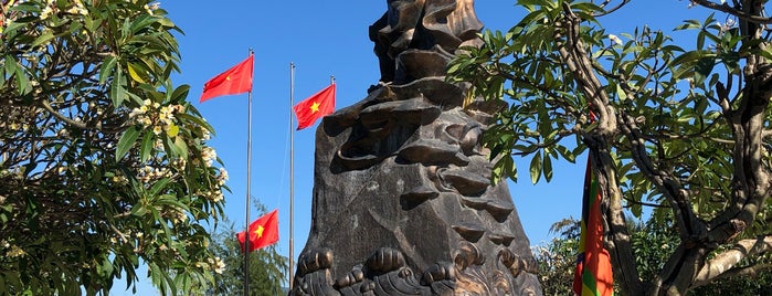 Tran Quoc Tuan Statue is one of Lugares favoritos de Alyonka.