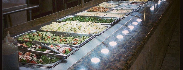 Dimassi's Mediterranean Buffet is one of Lieux qui ont plu à Andrew.