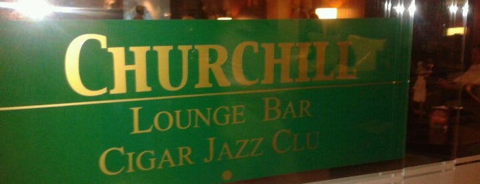 Churchill Lounge Bar Cigar Jazz Club is one of happy hour em Brasília.