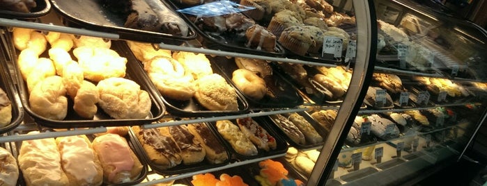 Thrush's Pastry Shoppe is one of Lieux sauvegardés par Kemi.