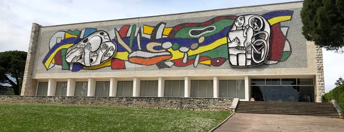 Musée Fernand Léger is one of Tempat yang Disimpan Emily.