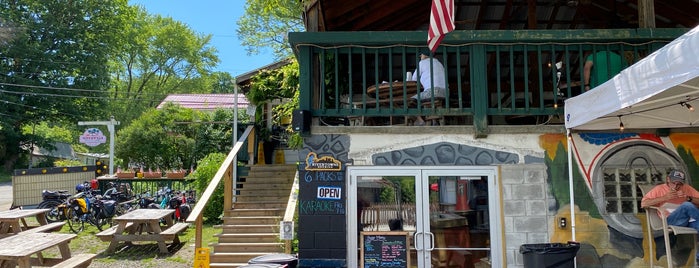 Ohiopyle House Cafe is one of Tempat yang Disukai Chris.