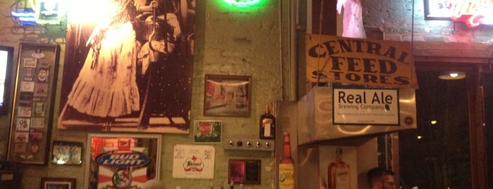 Güero's Taco Bar is one of Tempat yang Disukai Tony.
