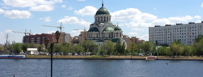 Astrakhan is one of Города России.