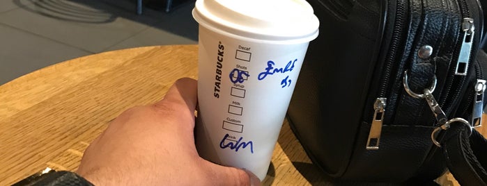 Starbucks is one of Lugares favoritos de Elif.