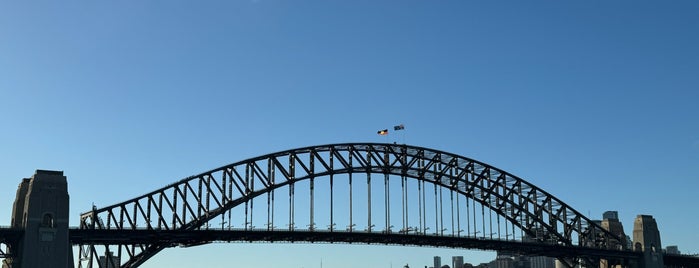 Sydney Opera House Forecourt is one of Tempat yang Disukai John.