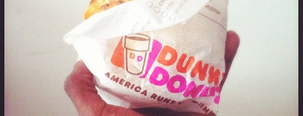 Dunkin' is one of Orte, die Lizzie gefallen.