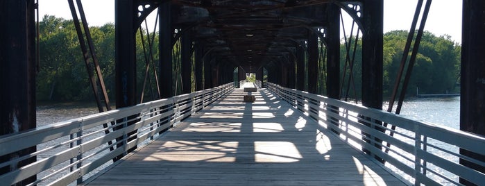 Rock Island Swing Bridge Pier is one of Lugares favoritos de Selena.