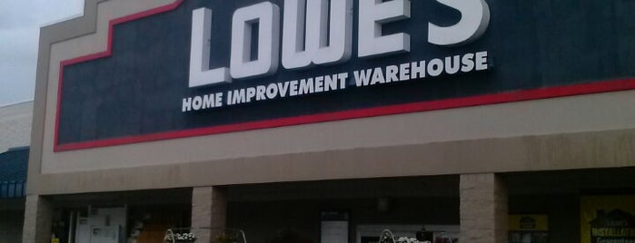 Lowe's is one of Natalieさんのお気に入りスポット.