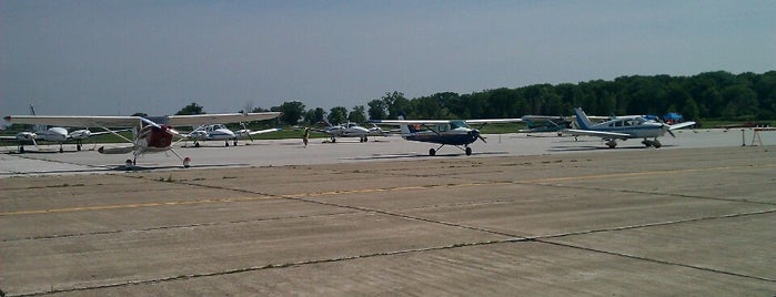 Toledo Executive Airport (TDZ) is one of Airports in Ohio.