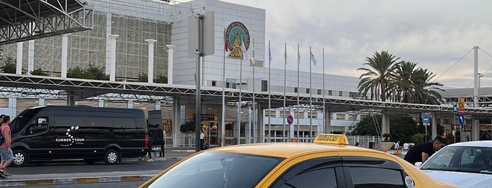 Dış Hatlar Terminal 1 is one of Posti che sono piaciuti a Ruveyda.