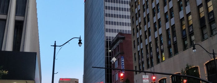 Moonlight Market is one of Columbus Weekend.