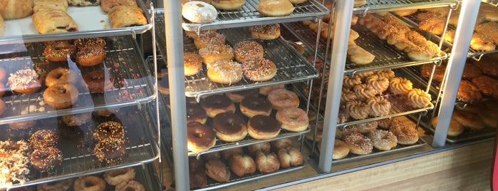 Gold Donuts is one of Tempat yang Disukai Conrad & Jenn.
