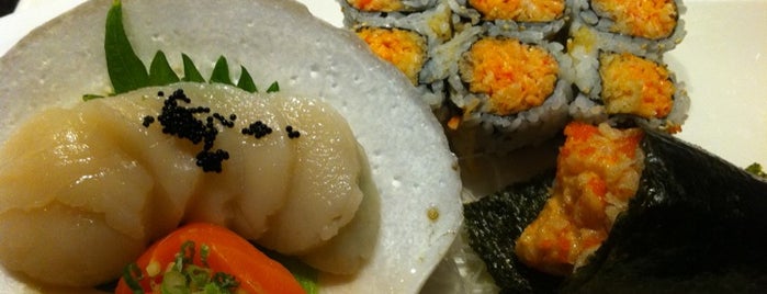 Kumo Sushi Japanese Restaurant is one of Tempat yang Disukai Tina.