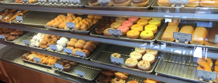 Heavenly Donuts is one of Lugares favoritos de Conrad & Jenn.