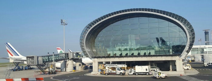 Aeropuerto de París - Charles de Gaulle (CDG) is one of Europe 1989.