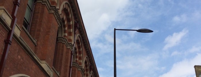 London St Pancras International Railway Station (STP) is one of สถานที่ที่ Martin ถูกใจ.