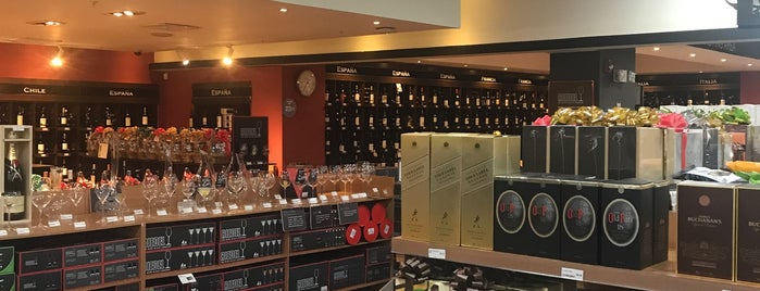 Felipe Motta Wine Store & Deli Vía Porras is one of Join Illuminati Now For Wealth.