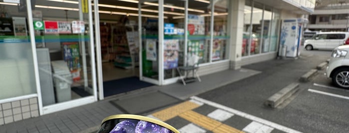 ファミリーマート 三田天神店 is one of 兵庫県阪神地方北部のコンビニエンスストア.