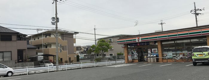 セブンイレブン 三田西山1丁目店 is one of 兵庫県阪神地方北部のコンビニエンスストア.