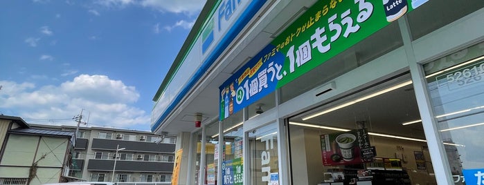 FamilyMart is one of 兵庫県阪神地方北部のコンビニエンスストア.