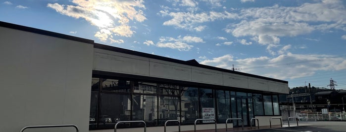 セブンイレブン 三田本町駅前店 is one of 兵庫県阪神地方北部のコンビニエンスストア.