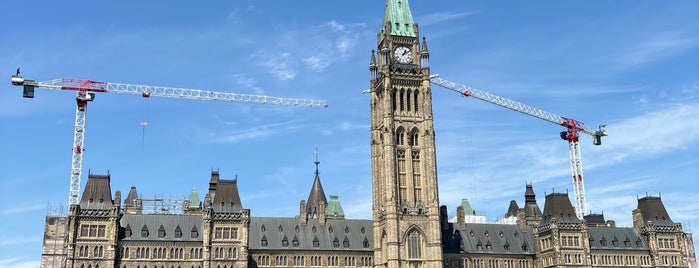 Parliament of Canada - Centre Block is one of Ferblongit..