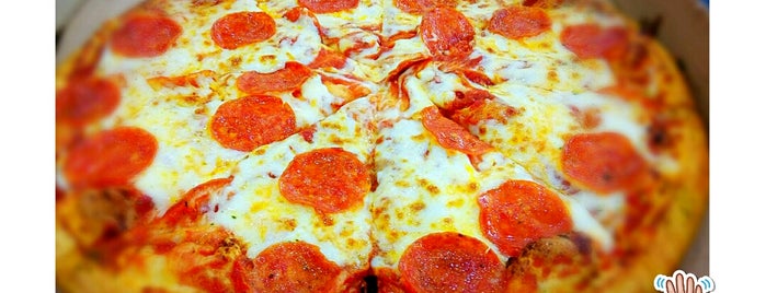 Domino's Pizza is one of Tempat yang Disukai José.