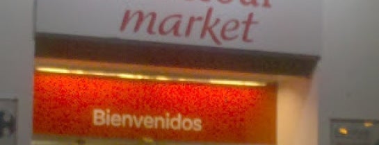 Carrefour Market is one of Locais curtidos por Pato.