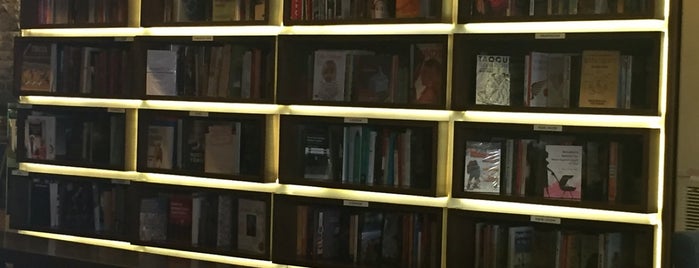 Arma Cafe & Bookstore is one of İzmir.