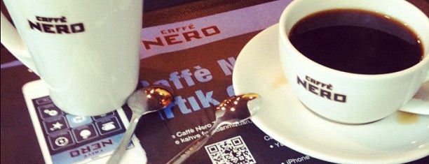 Caffè Nero is one of Locais curtidos por Pelin.