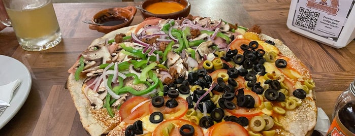 Pizzas a la Leña Sorrento is one of comids.
