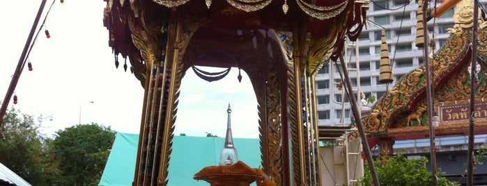 Wat Hua Lampong is one of Posti salvati di Tiffany.