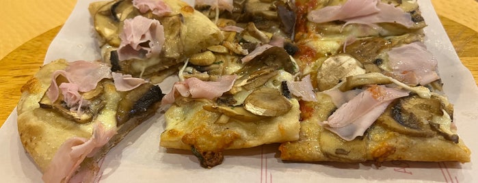 Pizza Alla Pala is one of Torremolinos favo food places.