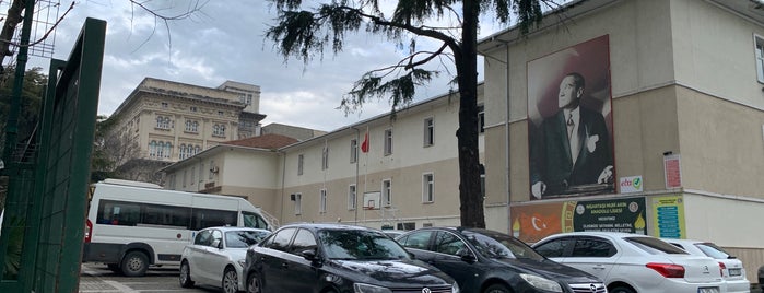 Nişantaşı Nuri Akın Anadolu Lisesi is one of Tempat yang Disukai Gözde.