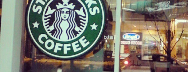Starbucks is one of สถานที่ที่ Darwin ถูกใจ.