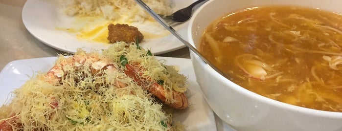 Homst Seafood Restaurant is one of The 15 Best Fancy Places in Shah Alam.