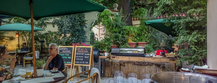 Alchymist Club Restaurant & Garden is one of Прага.