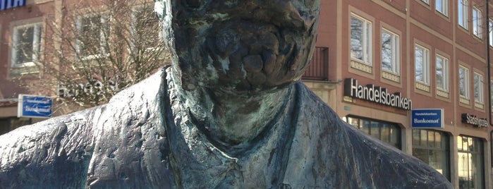 Gustaf Fröding-statyn is one of To Do.