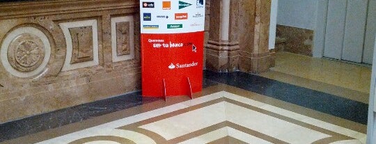 Banco Santander is one of Tiendas de Sevilla en edificios singulares.