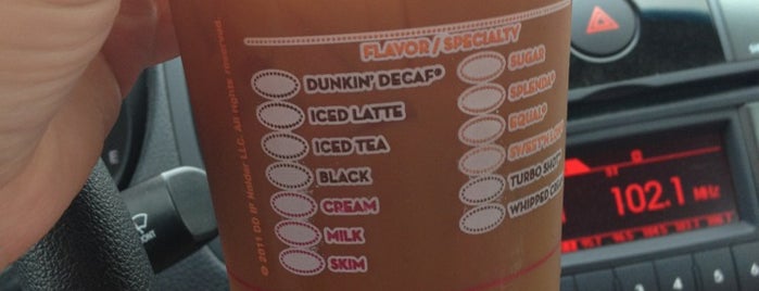 Dunkin' is one of Locais curtidos por Lizzie.