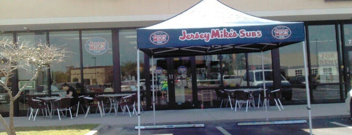 Jersey Mike's is one of Lugares favoritos de Jim.